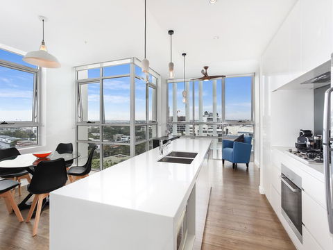 As The Sun Sets - Modern And Spacious 2BR Zetland Apartment Facing The Setting Sun - Accommodation Georgetown 2