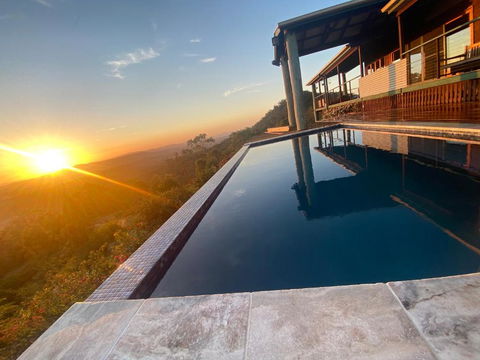 Luxurious Hinterland Guest House With HEATED POOL Sleeps 10 Brisbane Scenic Rim Gold Coast - Accommodation Georgetown 3