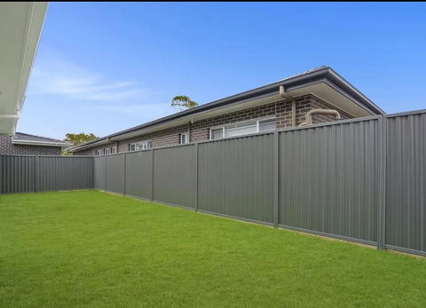 Luxury 5 Bedrooms Schofields Home + Back Yard - Accommodation Georgetown 1
