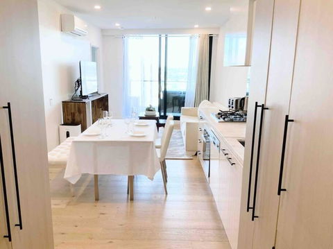M-city Apartment - Executive Twin King Ensuites - Fully Equipped - Free Parking, Fast Wifi, Smart TV, Netflix, Complementary Drinks & Amenities - M-city Shopping Centre Clayton 3168 - Accommodation Georgetown 0