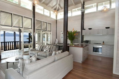 Magic Beach House - Absolute Beachfront - Accommodation Georgetown 0