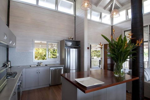 Magic Beach House - Absolute Beachfront - Accommodation Georgetown 2