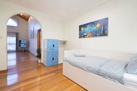Magnificent Eltham House With Stunning View - Accommodation Georgetown 2