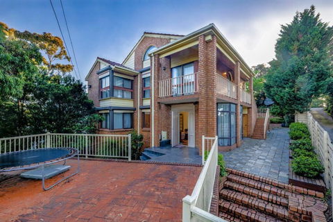 Magnificent Eltham House With Stunning View - Accommodation Georgetown 3