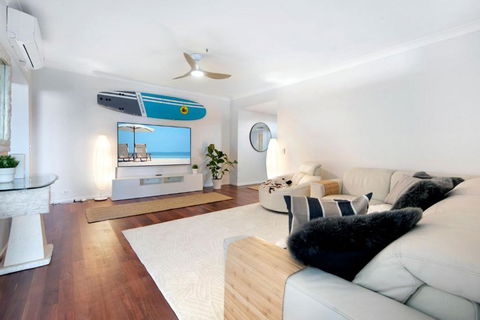 Magnificent Ocean Views Apartment In Surfers Paradise - CoastHM - Accommodation Georgetown 0
