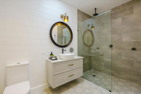 MAIN STREET RETREAT - King BRs, Comp Minibar, Breakfast Prov, Fireplaces - Accommodation Georgetown 2