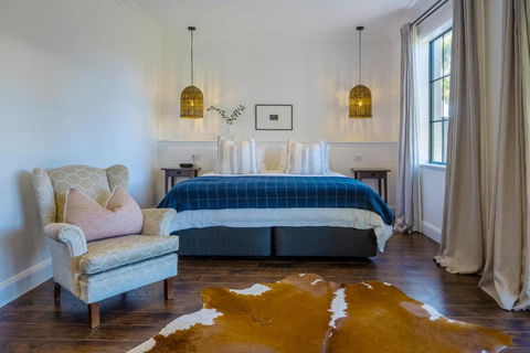 MAIN STREET RETREAT - King BRs, Comp Minibar, Breakfast Prov, Fireplaces - Accommodation Georgetown 0