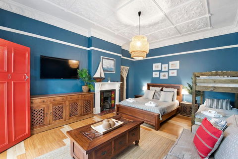 Manly Waves Studios & Apartments - Accommodation Georgetown 0