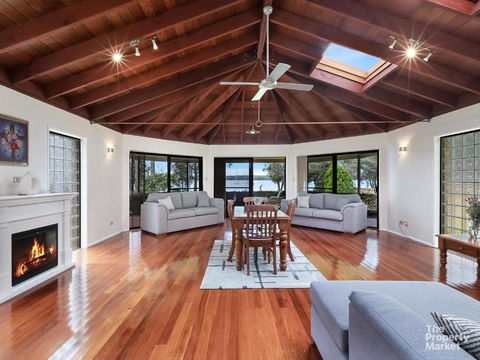 Mannering Lake House - Accommodation Georgetown 0