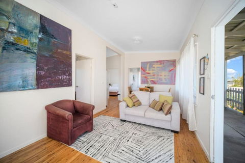 Manning Point Heights Upstairs - Accommodation Georgetown 1