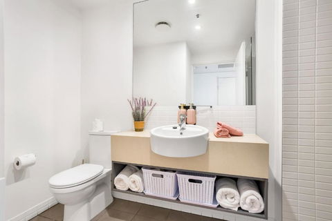 Marina View Queen Bed Studio Apartment Pool & Gym - Accommodation Georgetown 1