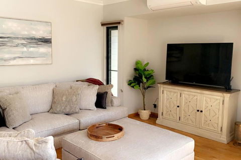 Marlston View Luxury Retreat - Accommodation Georgetown 0