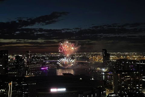 Marvellous 2-Bed High-Rise: Amazing Views, Free Parking - Accommodation Georgetown 3