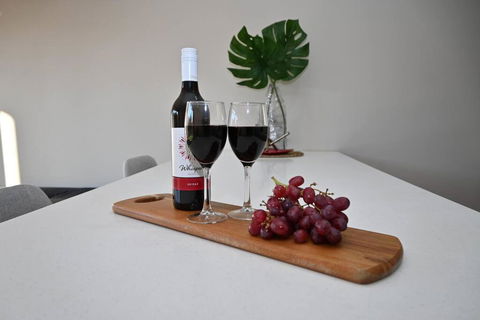 Mawson Red - Free Pool Access -Onsite Parking-Netflix-5 Mins To Mawson Interchange - Accommodation Georgetown 0