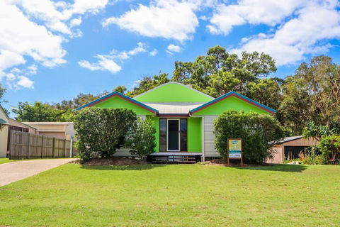 McLeods - Pet-Friendly Coastal Escape In Central Agnes Water - Accommodation Georgetown 0