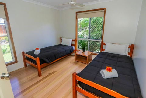 McLeods - Pet-Friendly Coastal Escape In Central Agnes Water - Accommodation Georgetown 3