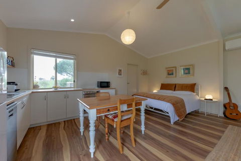 Meander Retreat - Garden Studio - Accommodation Georgetown 2