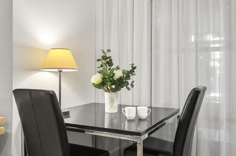 Melbourne CBD Studio With Gym & Sauna Access - Accommodation Georgetown 2