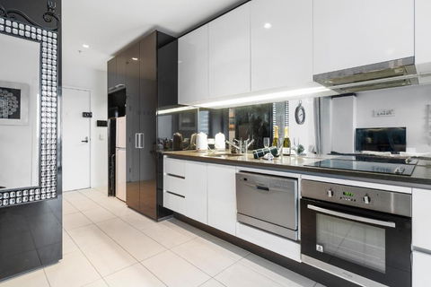 Melbourne CBD Water Views Parking WiFi Wine - Accommodation Georgetown 2