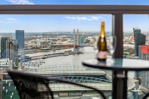 Melbourne CBD Water Views Parking WiFi Wine - Accommodation Georgetown 1