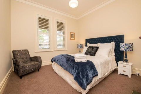 Meltham On March - Accommodation Georgetown 1