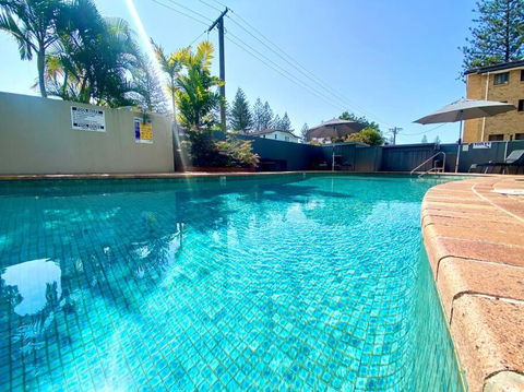 Mermaid Beach 2BR Heated Pool - Accommodation Georgetown 1