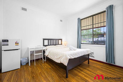 MetaWise Parramatta Cozy Room With Furniture WIFI - Accommodation Georgetown 2