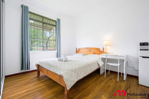 MetaWise Parramatta Cozy Room With Furniture WIFI - Accommodation Georgetown 3