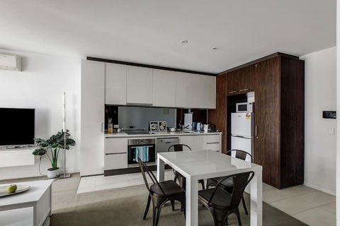 Metro Muse - Minimalist Chic For Couples In CBD - Accommodation Georgetown 1