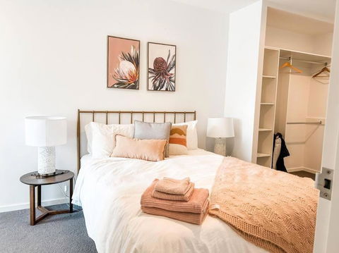 Metropol - CBD Pool Sleeps 7 - Accommodation Georgetown 0