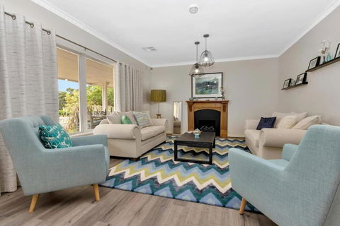 Mid Century 4 Bedroom Getaway In Barossa Vineyard - Accommodation Georgetown 0