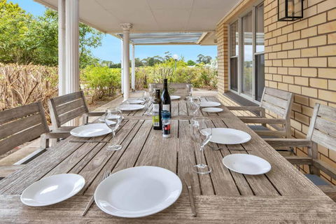 Mid Century 4 Bedroom Getaway In Barossa Vineyard - Accommodation Georgetown 3