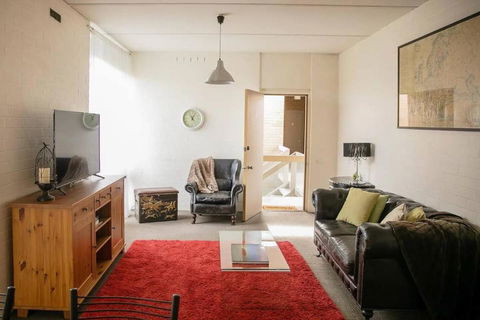 Mid-century Gem - Geelong CBD - Accommodation Georgetown 2