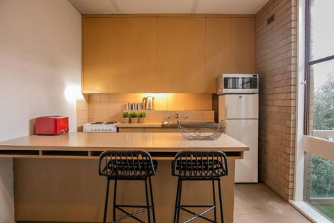 Mid-century Gem - Geelong CBD - Accommodation Georgetown 3