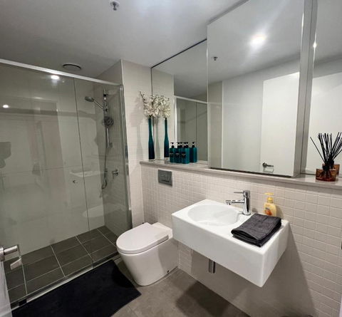Midnight Luxe 2BR 2Bath Apartment 507 In The Heart Of Braddon L5 Views Pool Sauna Gym Wifi - Accommodation Georgetown 2