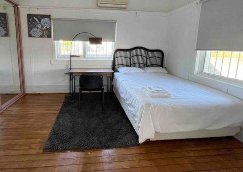 Mascot Guesthouse 5 Mins To Airports 17 Mins To CBD - Accommodation Georgetown 2