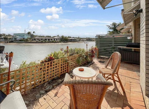 Mooloolaba Canal Front With Pontoon- 3 Beds - Accommodation Georgetown 1