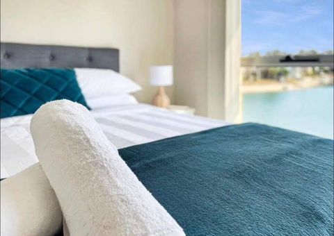 Mooloolaba Canal Front With Pontoon- 3 Beds - Accommodation Georgetown 2