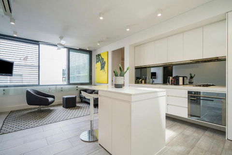 Modern 1BR Top-Level Unit With Keypad Entry In Bondi - Accommodation Georgetown 2
