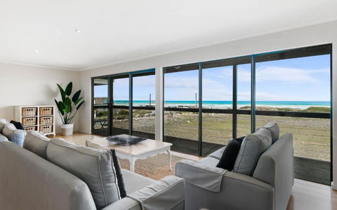 Mirage At Waters Edge - No Linen Included - Accommodation Georgetown 0