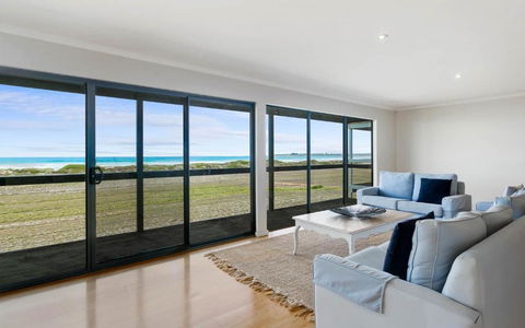 Mirage At Waters Edge - No Linen Included - Accommodation Georgetown 1