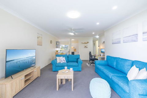 Mistral Court, 15 17 Mistral Close - Fantastic Unit With Wifi And Water Views - Accommodation Georgetown 3
