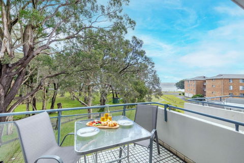 Mistral Court, 15 17 Mistral Close - Fantastic Unit With Wifi And Water Views - Accommodation Georgetown 1