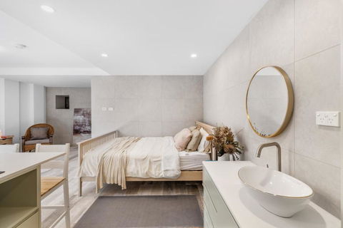Modern Studio, Minutes To Ferry, City, CBD - Accommodation Georgetown 2