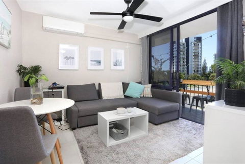 Modern 1-BR Retreat With Pool In Heart Of The GC - Accommodation Georgetown 0