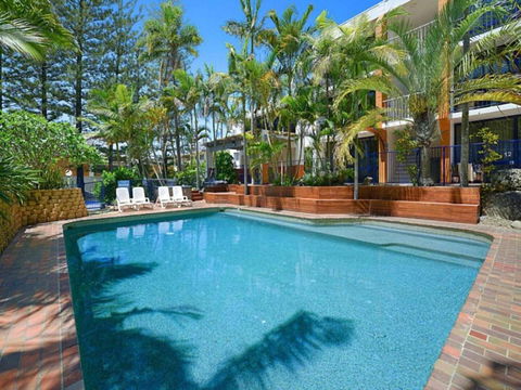 Modern 1-BR Retreat With Pool In Heart Of The GC - Accommodation Georgetown 2