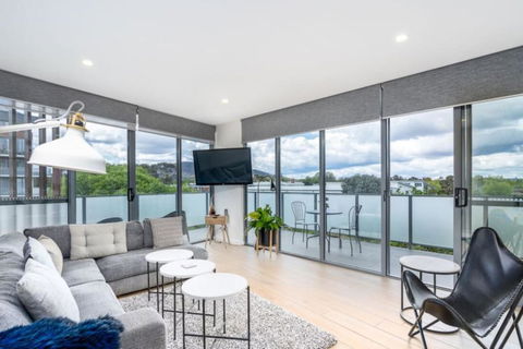 Modern 1BR Apt With Pool Gym And BBQ Access - Accommodation Georgetown 0