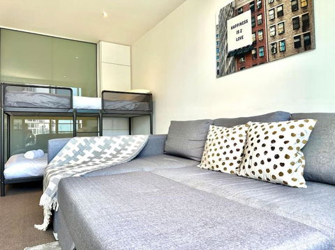 Modern 1BR West Melbourne Gateway - Accommodation Georgetown 0