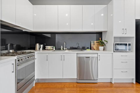 Modern 2-Bed Home In Brunswick With Courtyard - Accommodation Georgetown 2