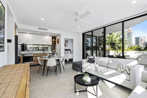 Modern 2-Bedroom Private Apartment On Low Floor In Broadbeach - Accommodation Georgetown 2